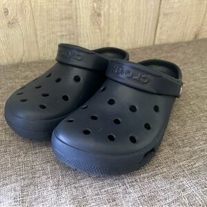 CROCS Men size 8, Woman’s size 10. Navy blue!